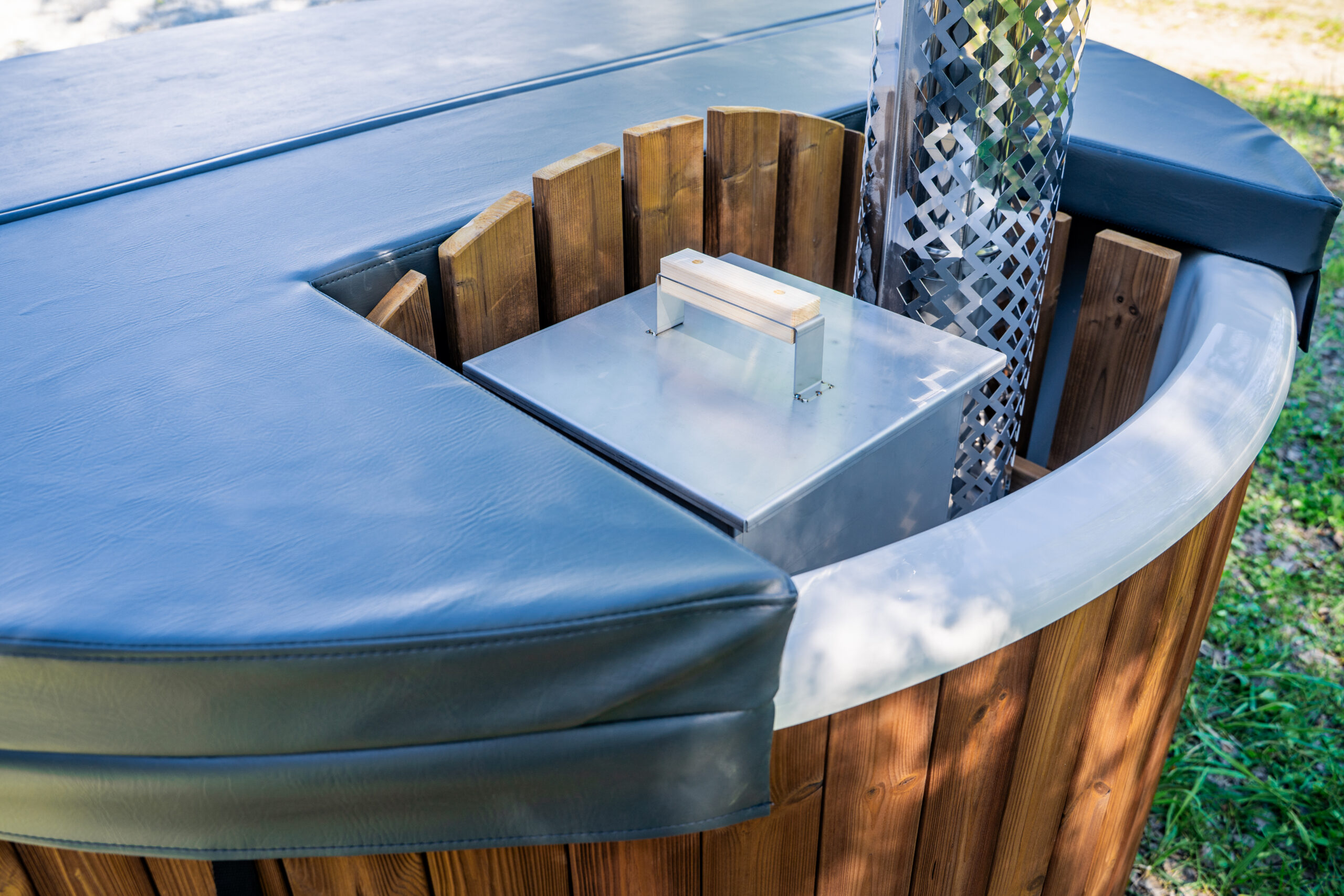 Hot Tub DeLux 200 with Internal Heater