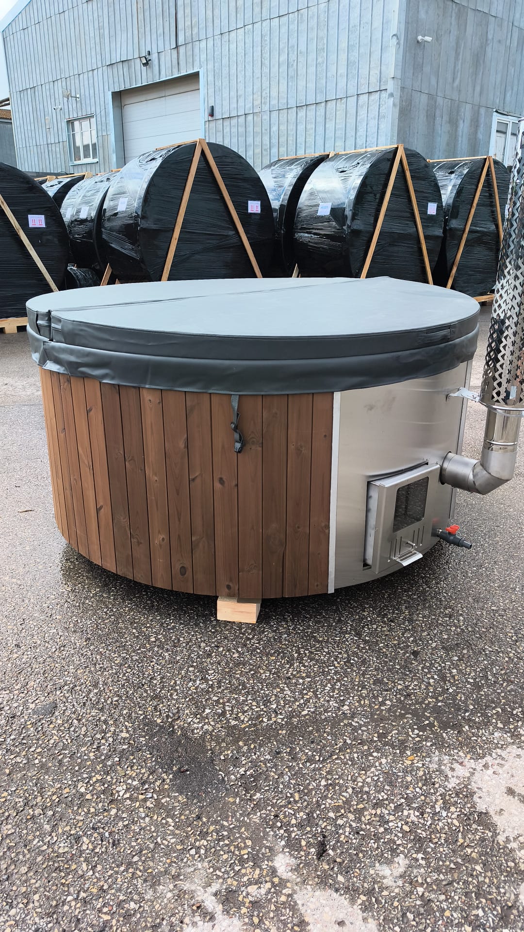 Kümblustünn DeLux 200 integreeritud ahjuga + Balboa elektriküttekomplekt 3 kW